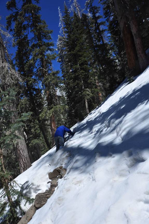 Muita neve na trilha que sobe o Humphrey Peak, em Flagstaff, no Arizona, Estados Unidos